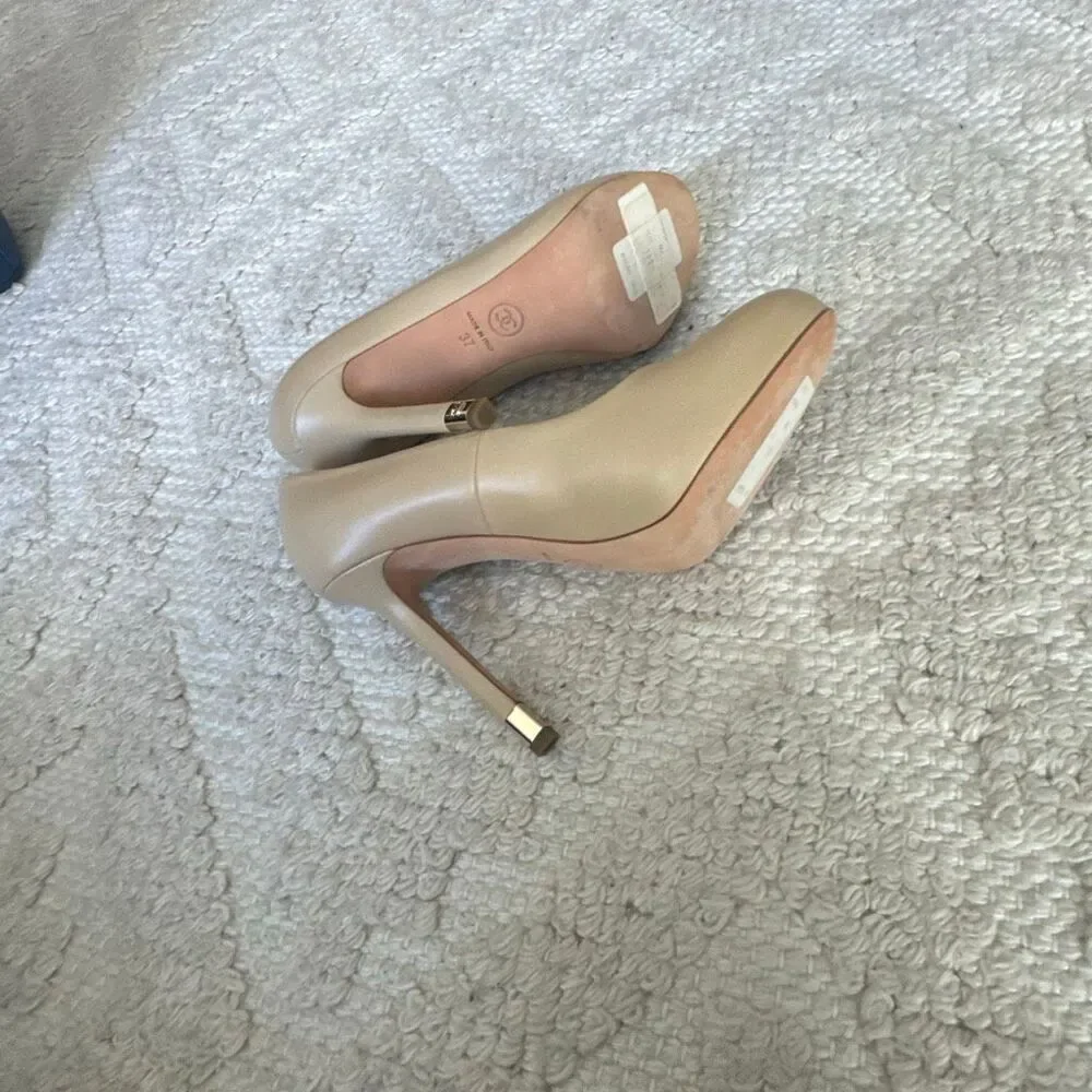 Chanel Beige Leather Heels size 37 new